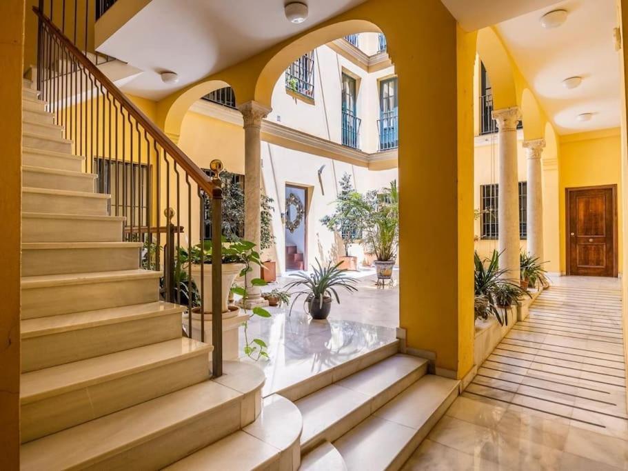 Aitana En Alvarez Quintero Seville Exterior photo