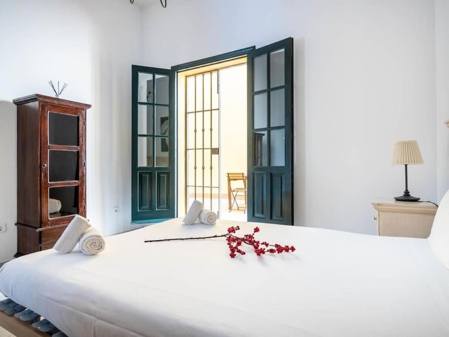 Aitana En Alvarez Quintero Seville Exterior photo